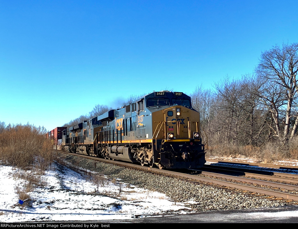 CSX 3137 on I162